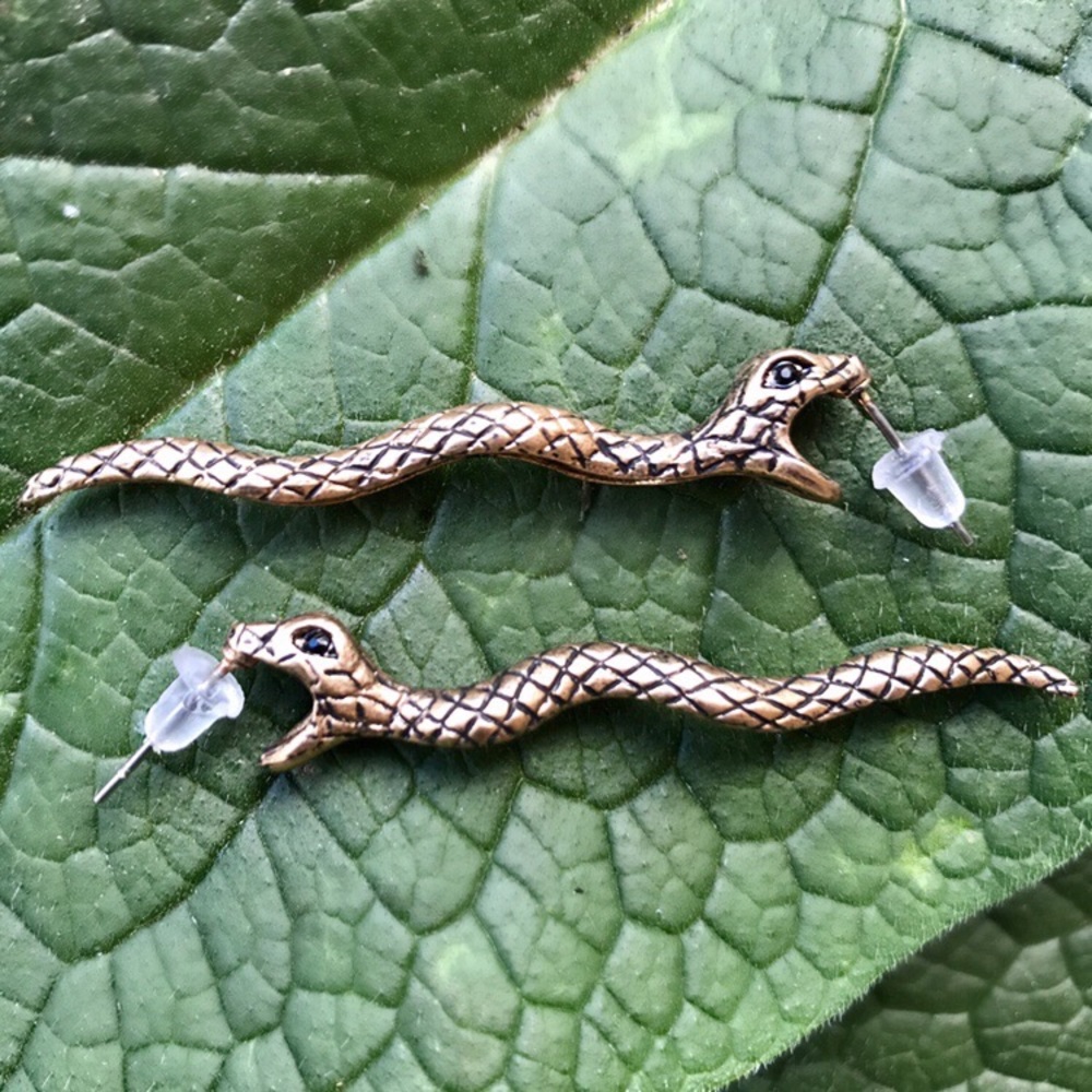Snake stud earrings - Picture 3 of 8